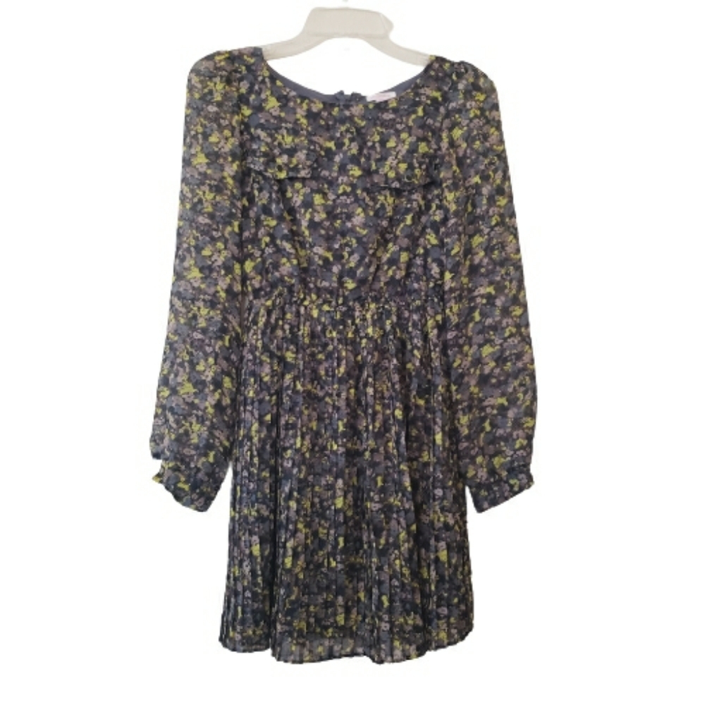 Xhiliration Woman’s floral Pleated Dress Long Sleeve Green Crew neck X- …